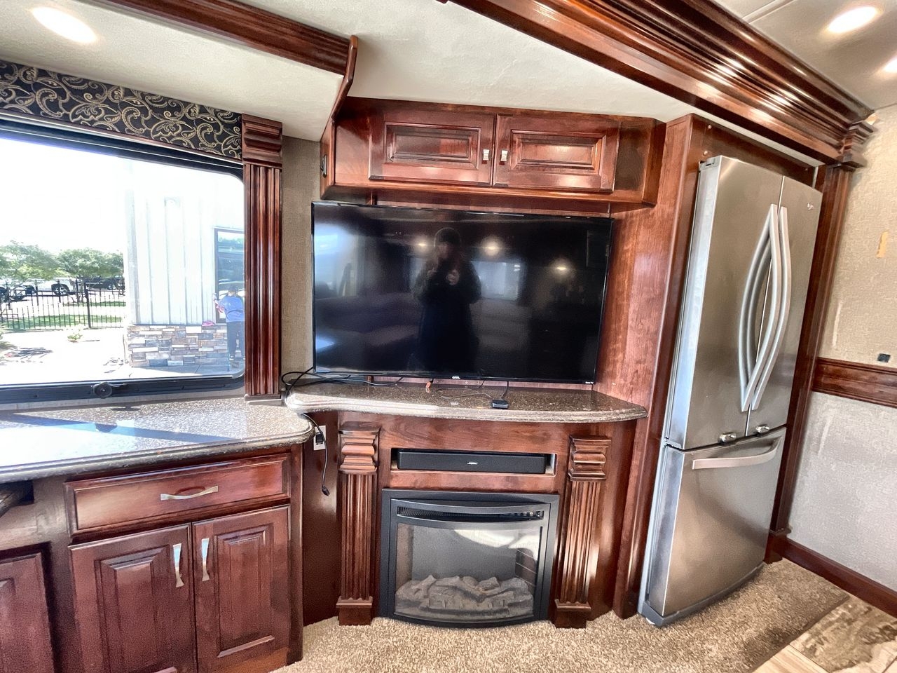 2018 FLEETWOOD DISCOVERY LXE 40D