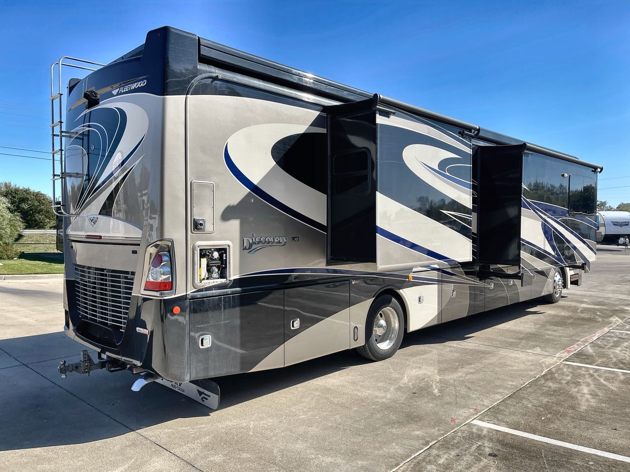 2018 FLEETWOOD DISCOVERY LXE 40D