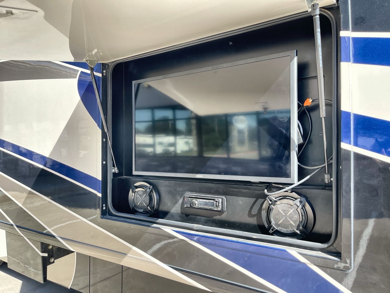 2018 FLEETWOOD DISCOVERY LXE 40D