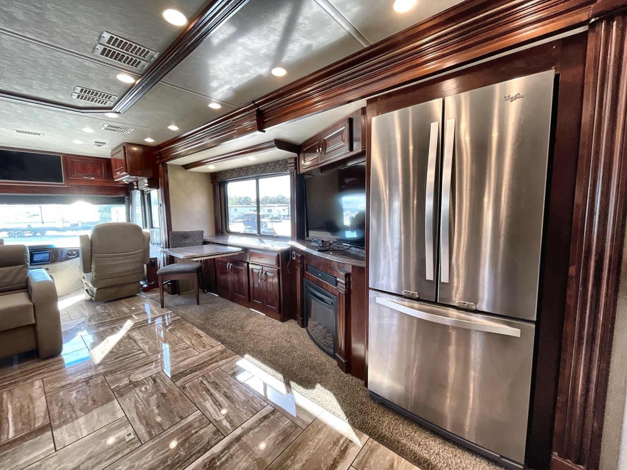 2018 FLEETWOOD DISCOVERY LXE 40D