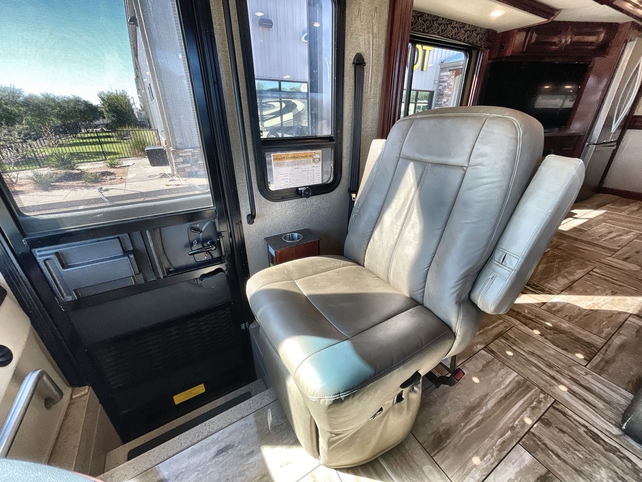 2018 FLEETWOOD DISCOVERY LXE 40D