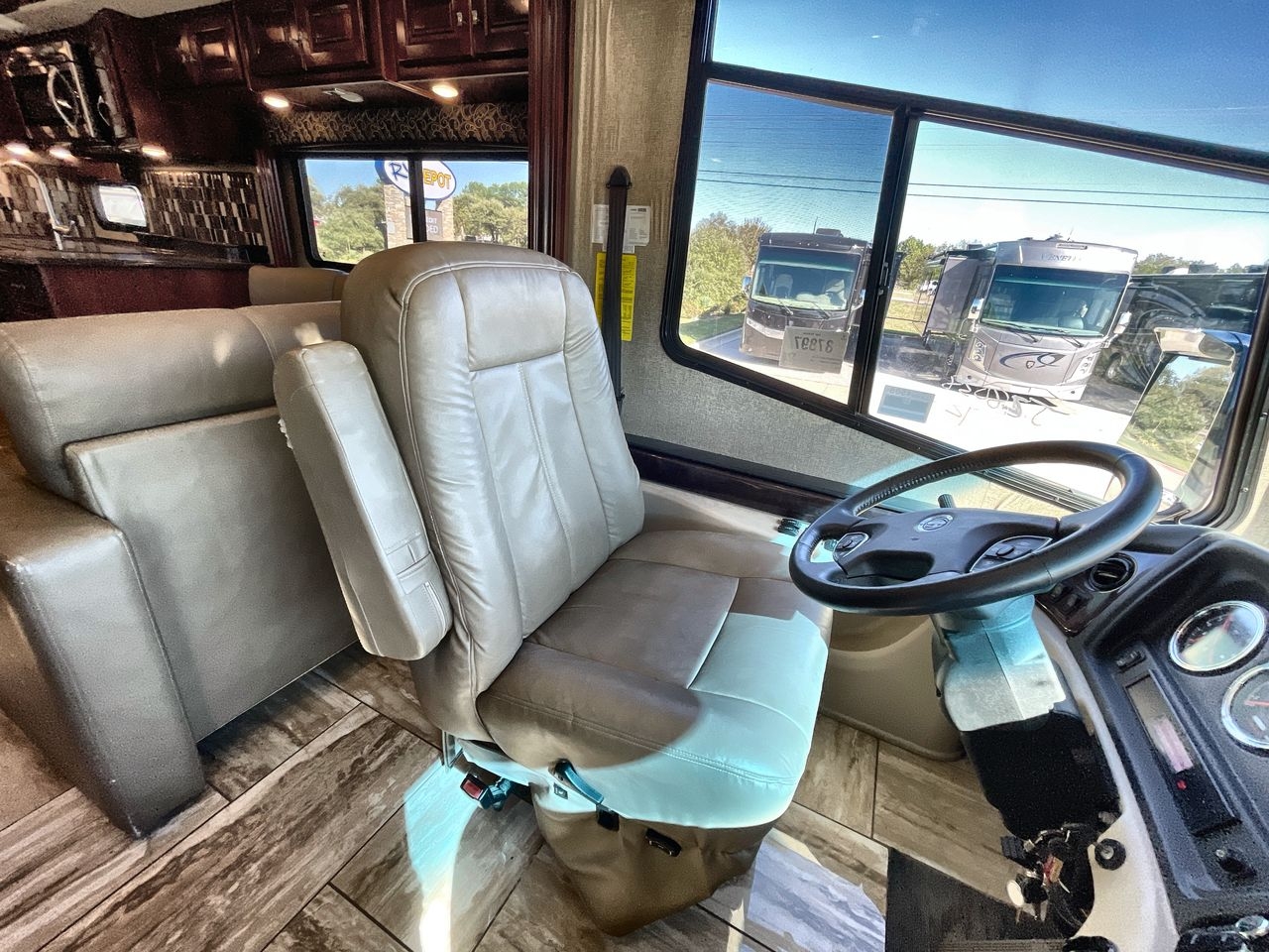 2018 FLEETWOOD DISCOVERY LXE 40D