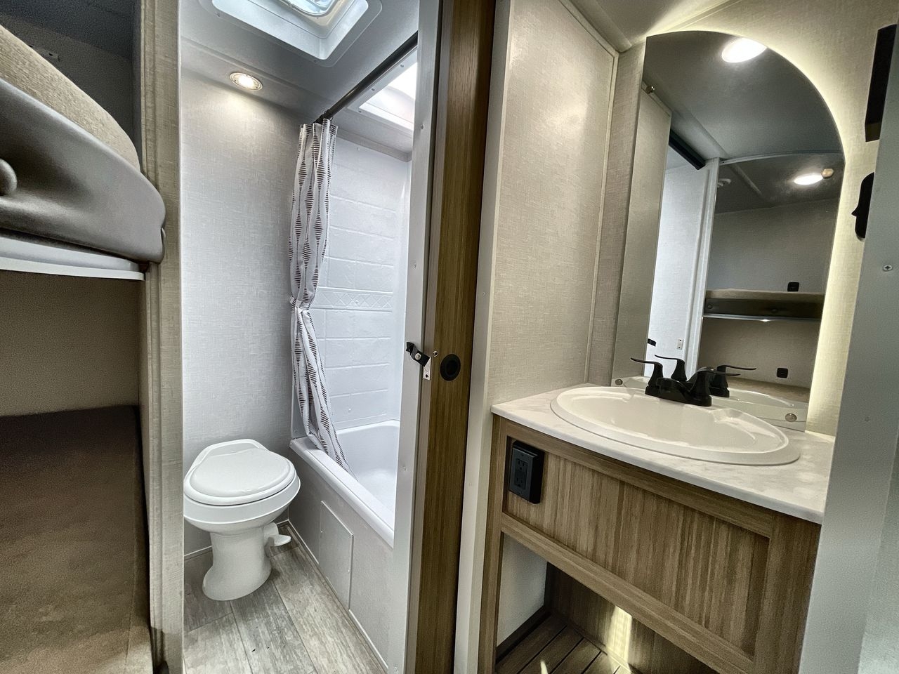 2025 FOREST RIVER SALEM 26ICE