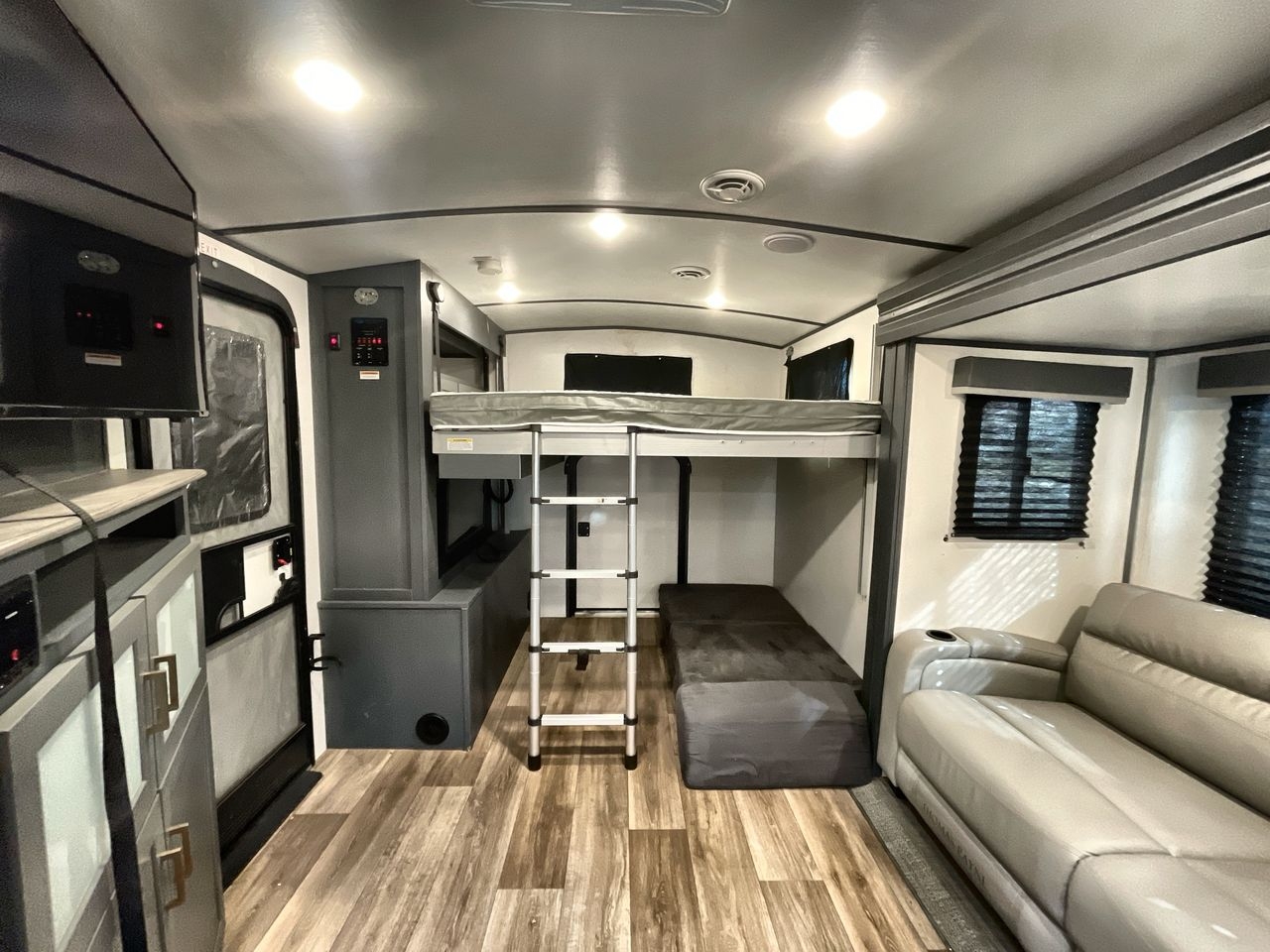 2023 KEYSTONE BULLET 312BHS