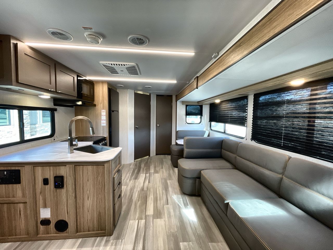 2025 CRUISER AVENIR 24RB