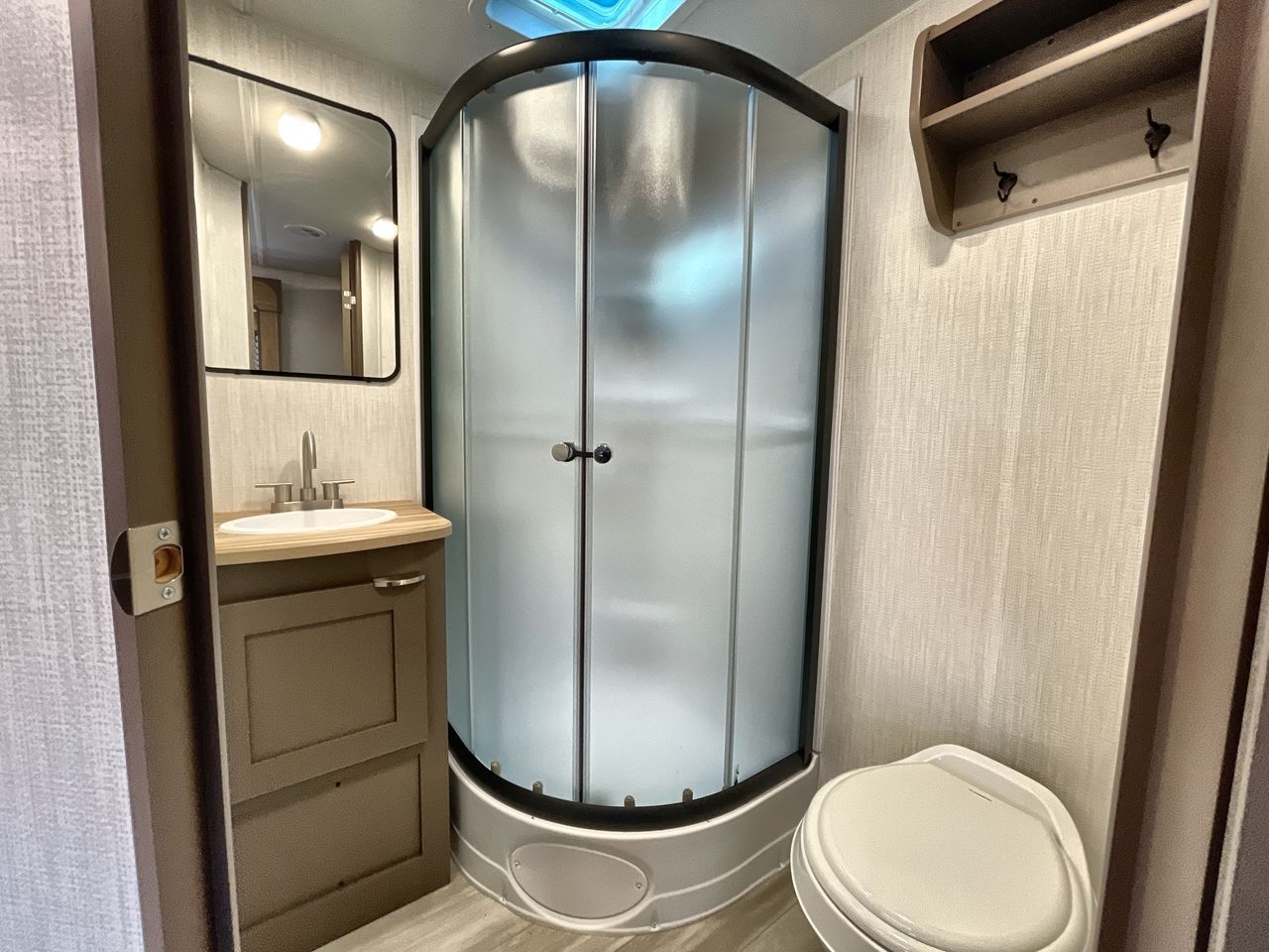 2025 CRUISER AVENIR 24RB