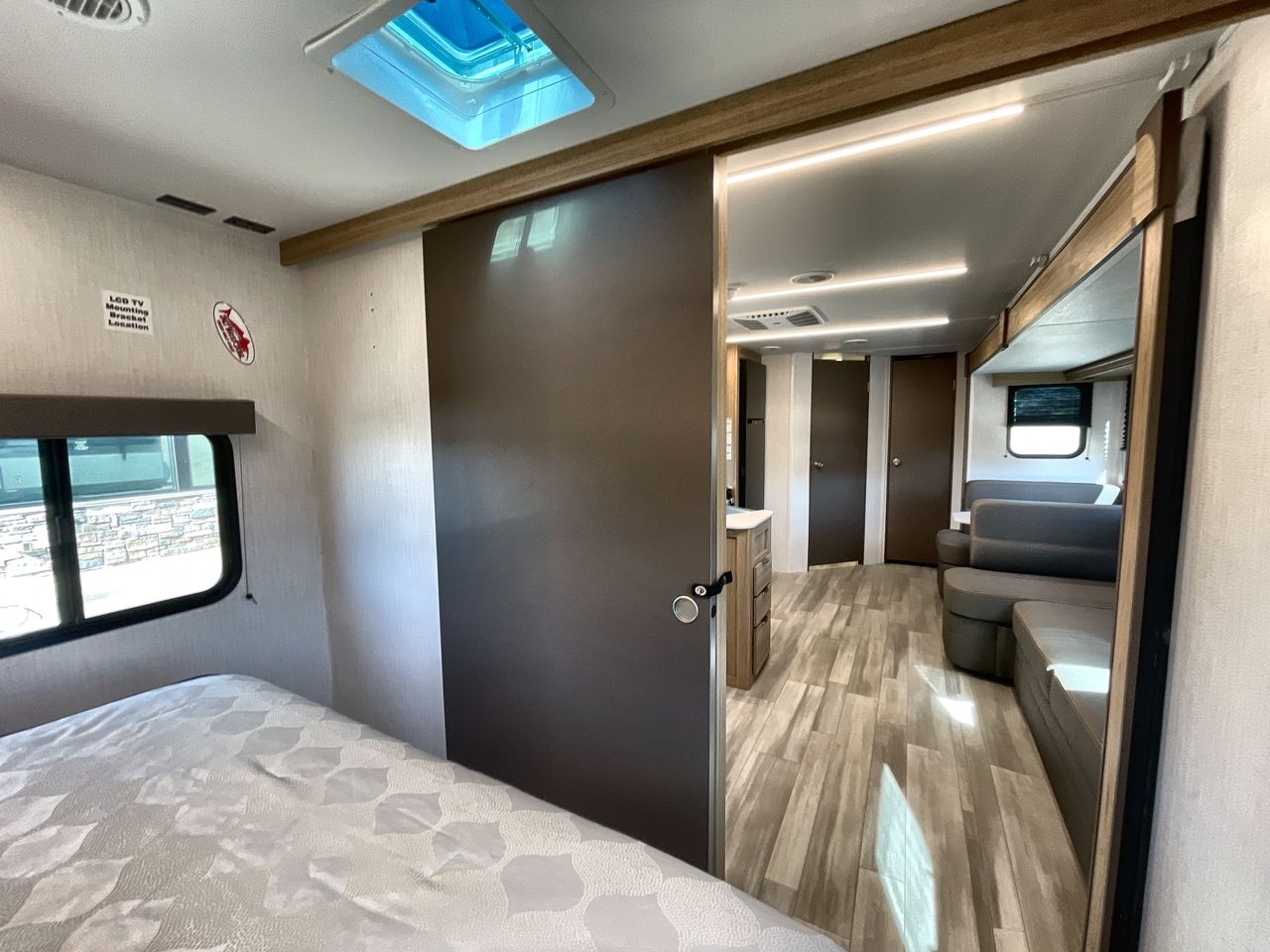 2025 CRUISER AVENIR 24RB