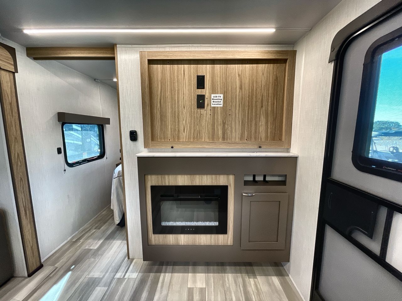 2025 CRUISER AVENIR 24RB