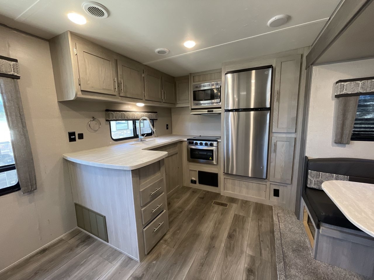2022 COACHMEN CATALINA 30RKDS