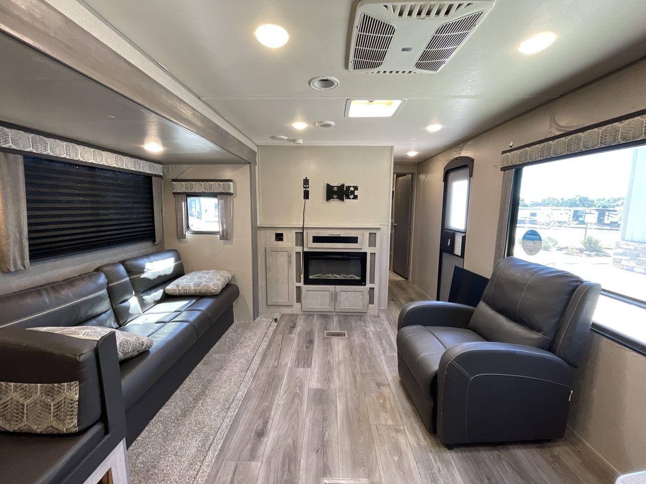 2022 COACHMEN CATALINA 30RKDS