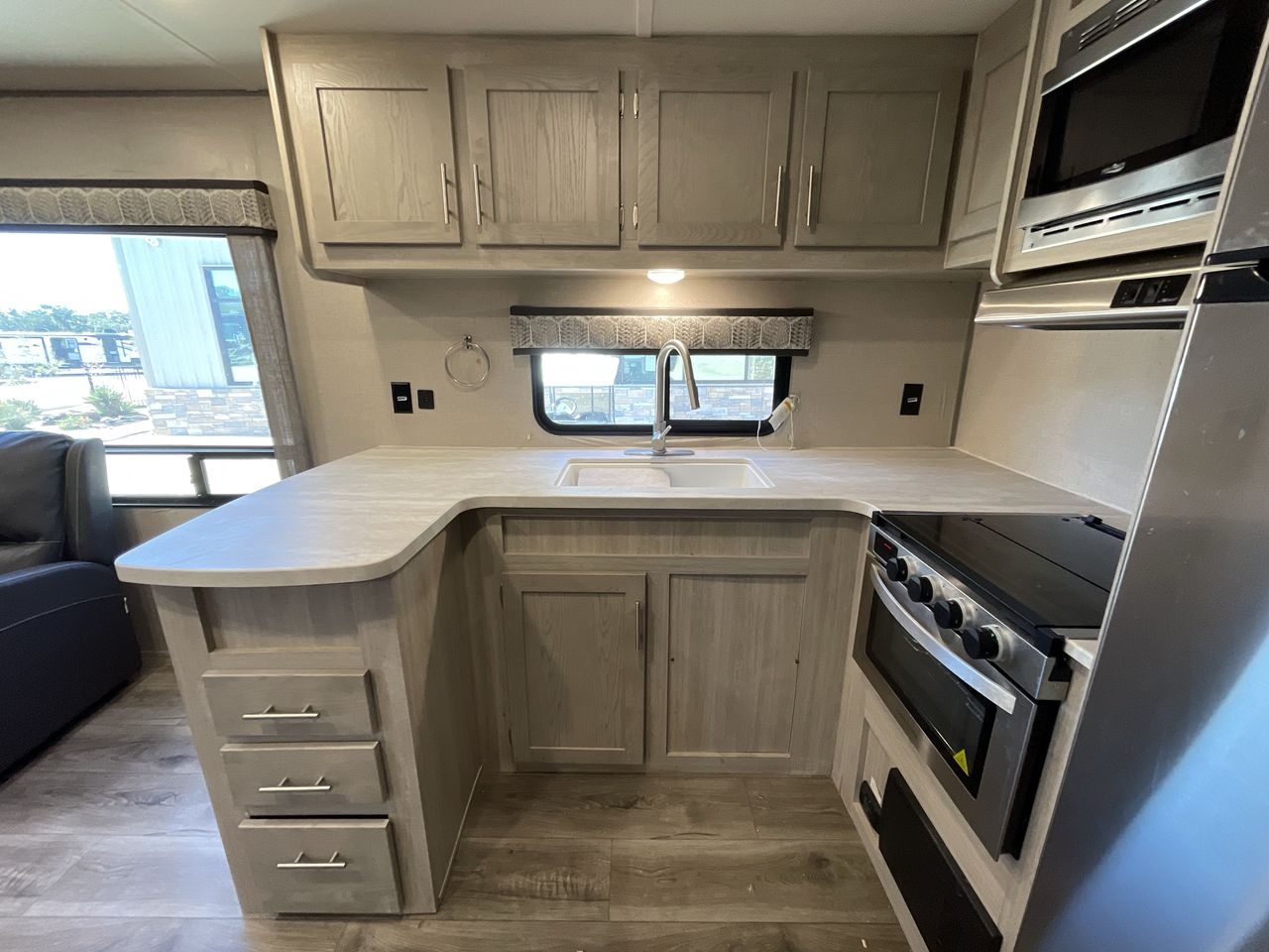 2022 COACHMEN CATALINA 30RKDS