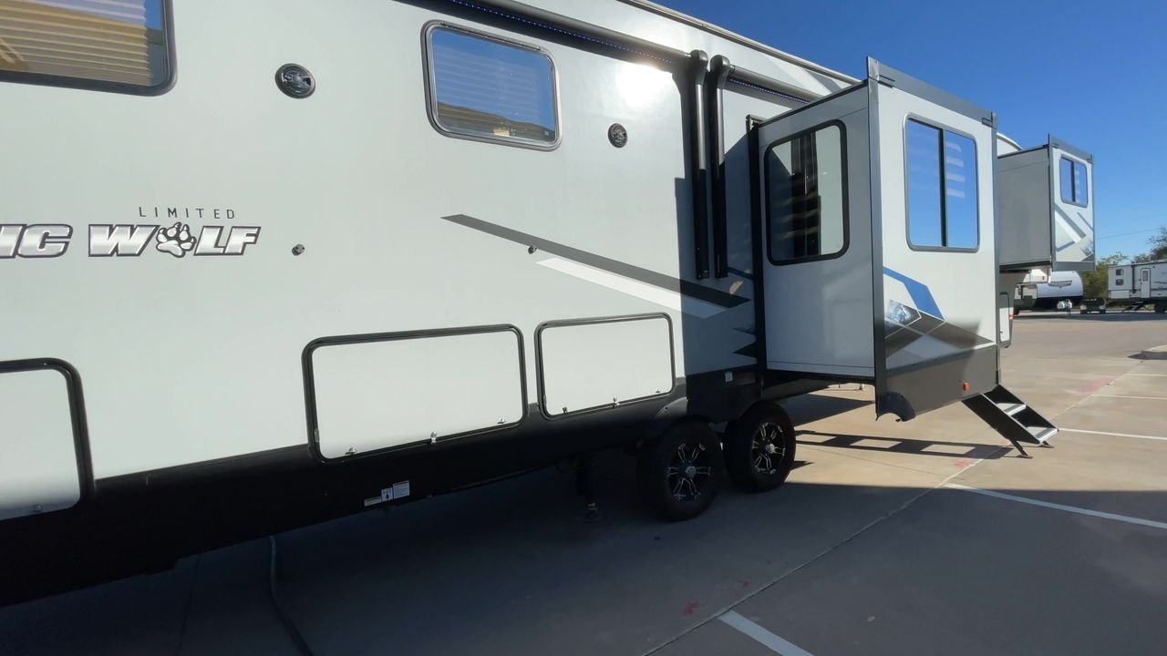 2023 FOREST RIVER CHEROKEE 3910SUITE