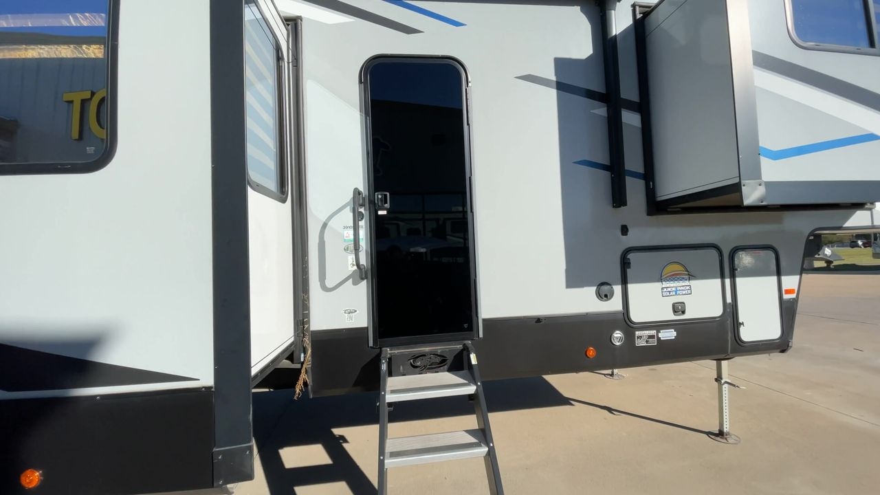 2023 FOREST RIVER CHEROKEE 3910SUITE