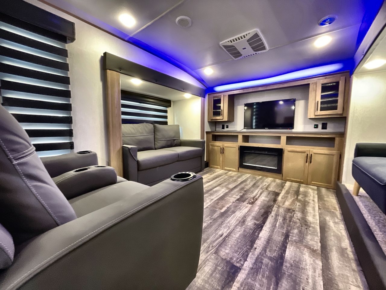 2023 FOREST RIVER CHEROKEE 3910SUITE