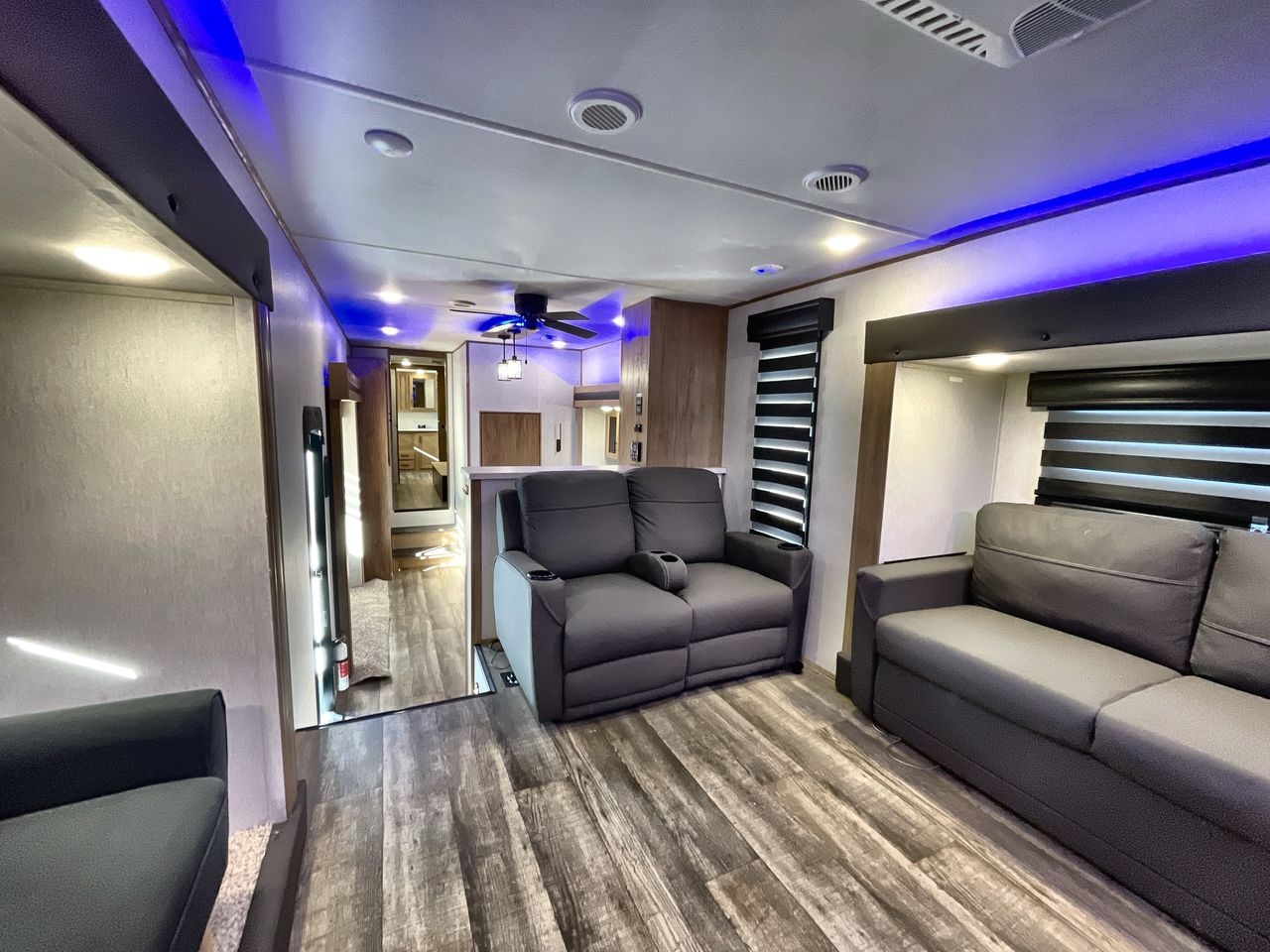 2023 FOREST RIVER CHEROKEE 3910SUITE