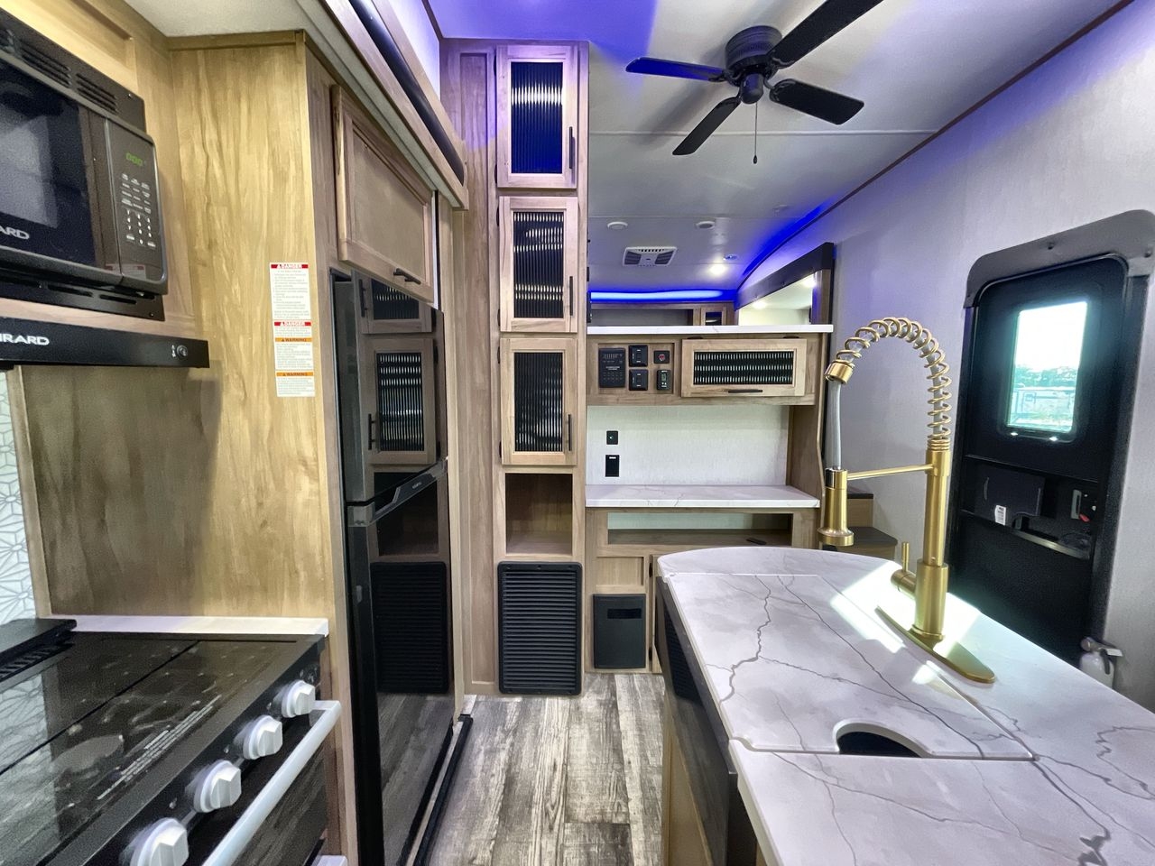 2023 FOREST RIVER CHEROKEE 3910SUITE