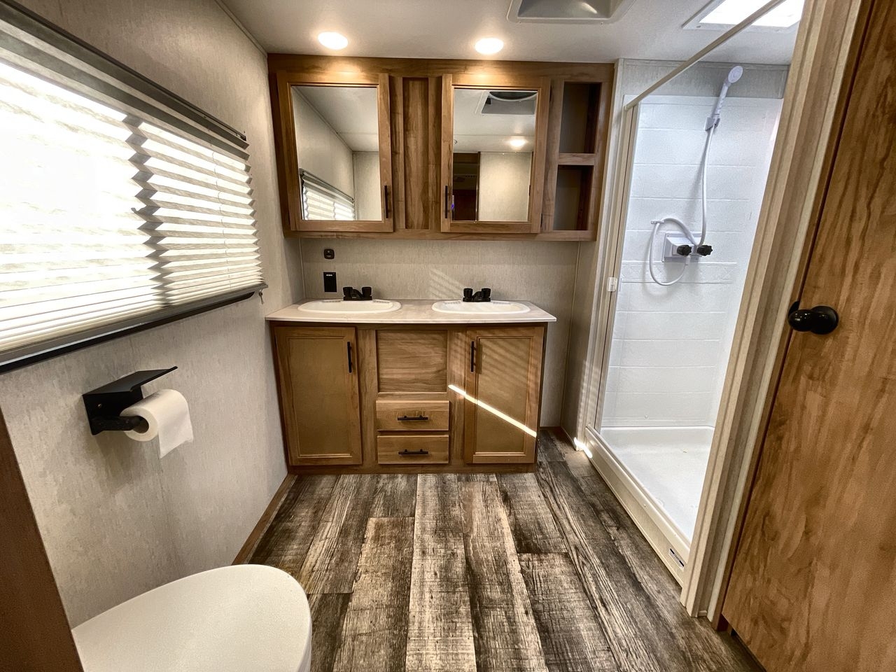 2023 FOREST RIVER CHEROKEE 3910SUITE