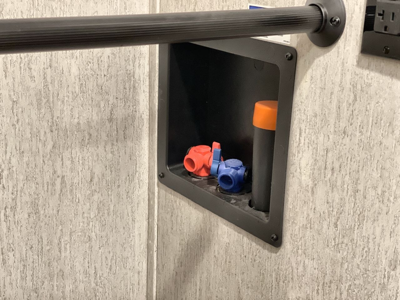 2023 FOREST RIVER CHEROKEE 3910SUITE