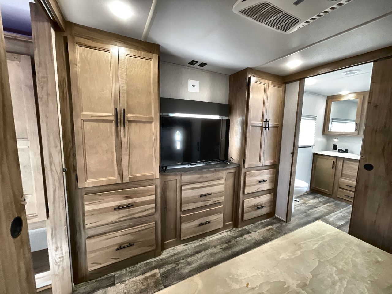 2023 FOREST RIVER CHEROKEE 3910SUITE