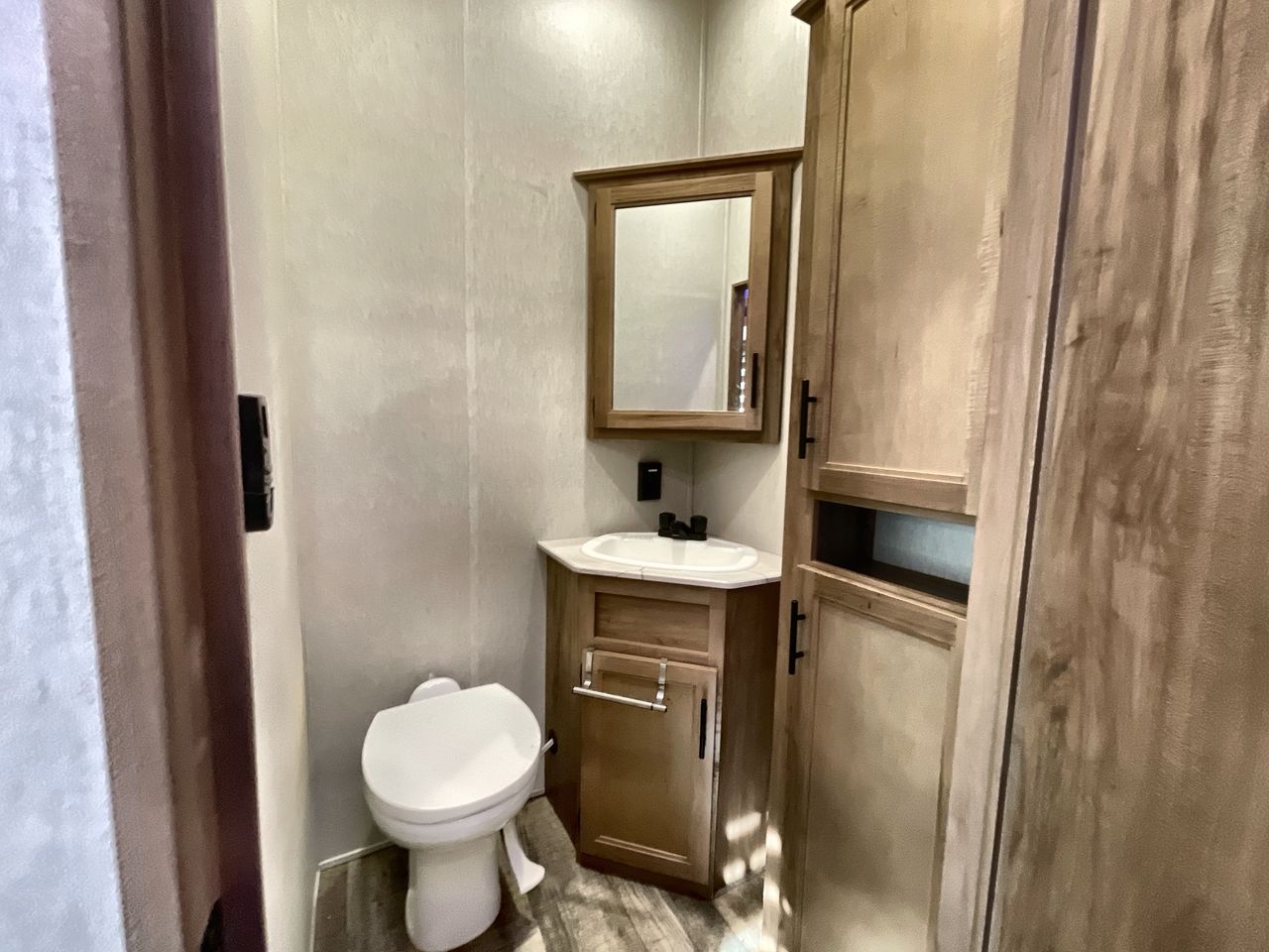 2023 FOREST RIVER CHEROKEE 3910SUITE