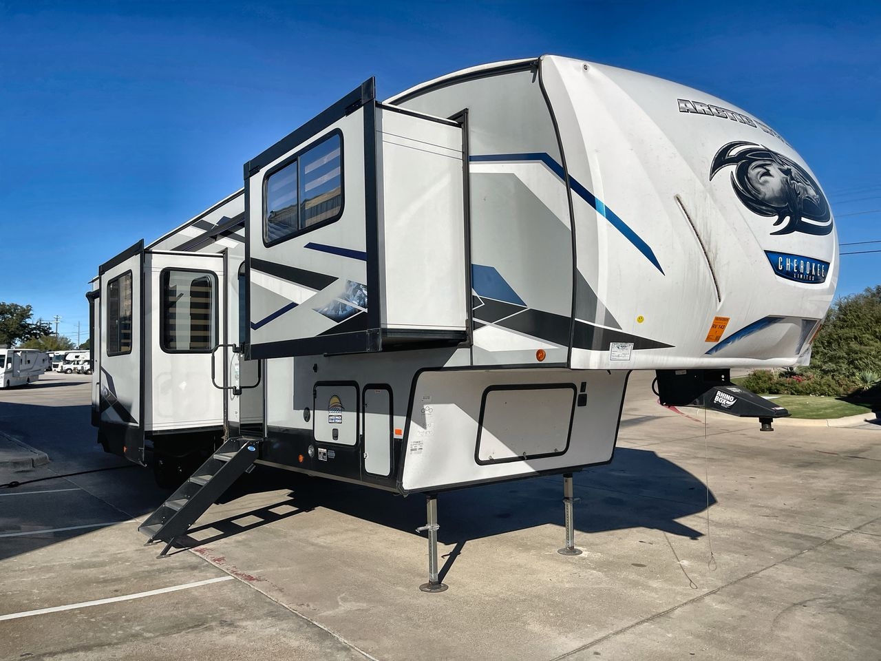 2023 FOREST RIVER CHEROKEE 3910SUITE