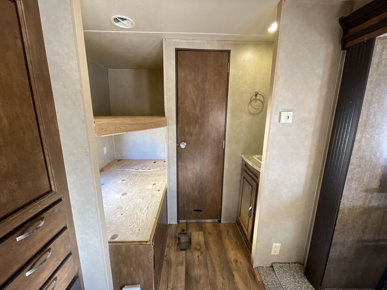 2017 FOREST RIVER WILDWOOD 28DBUD