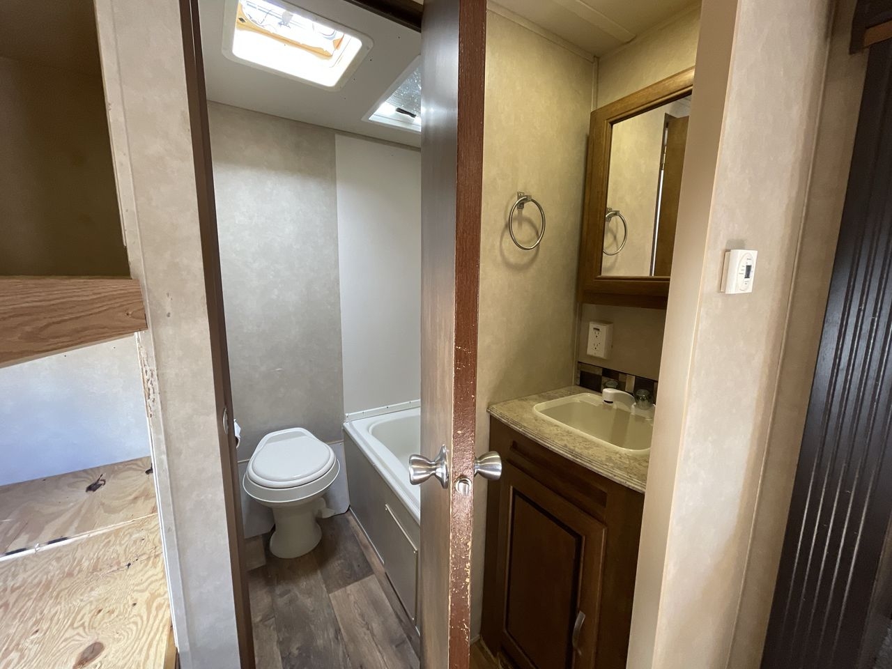 2017 FOREST RIVER WILDWOOD 28DBUD