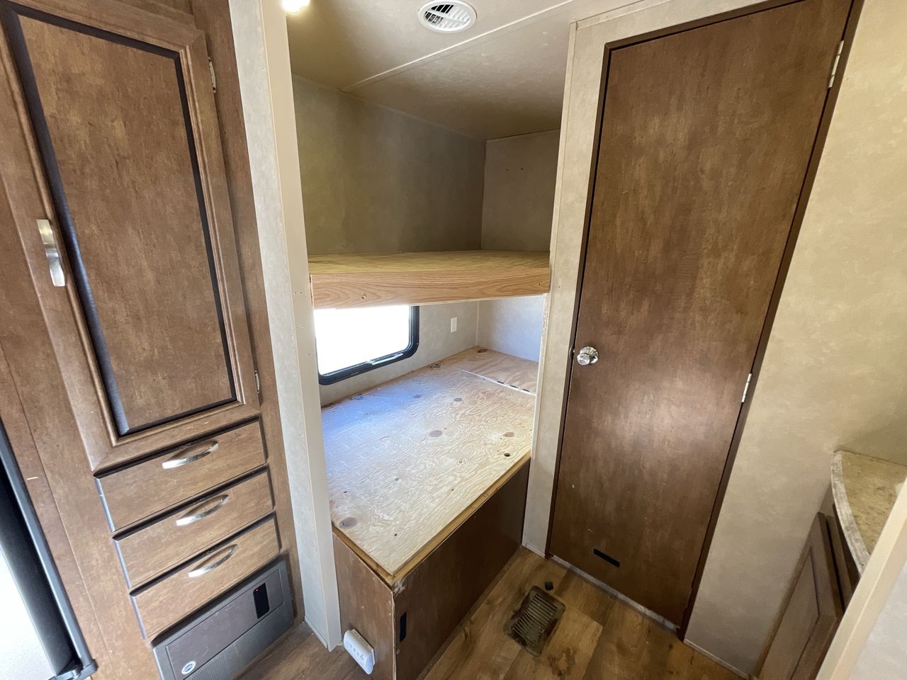 2017 FOREST RIVER WILDWOOD 28DBUD