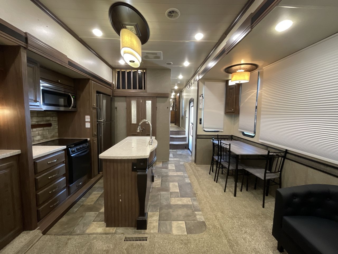 2016 HEARTLAND OAKMONT 390MBL