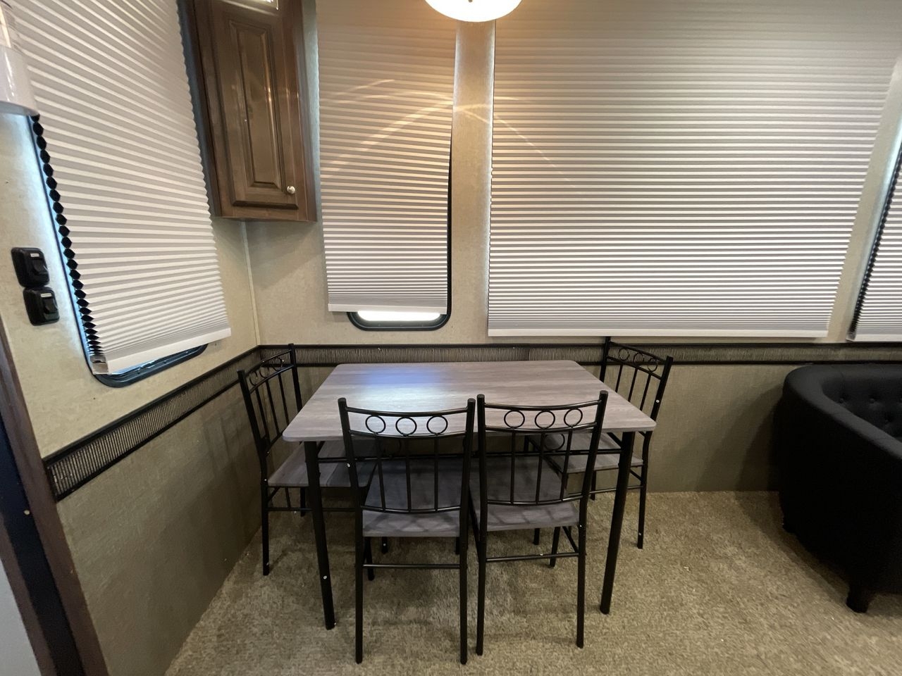 2016 HEARTLAND OAKMONT 390MBL