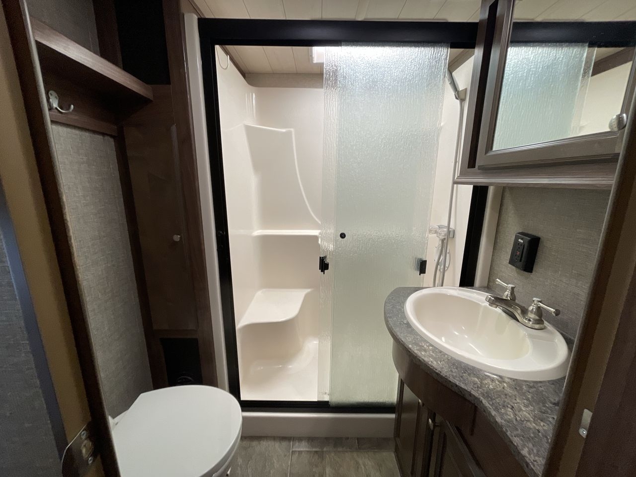 2016 HEARTLAND OAKMONT 390MBL