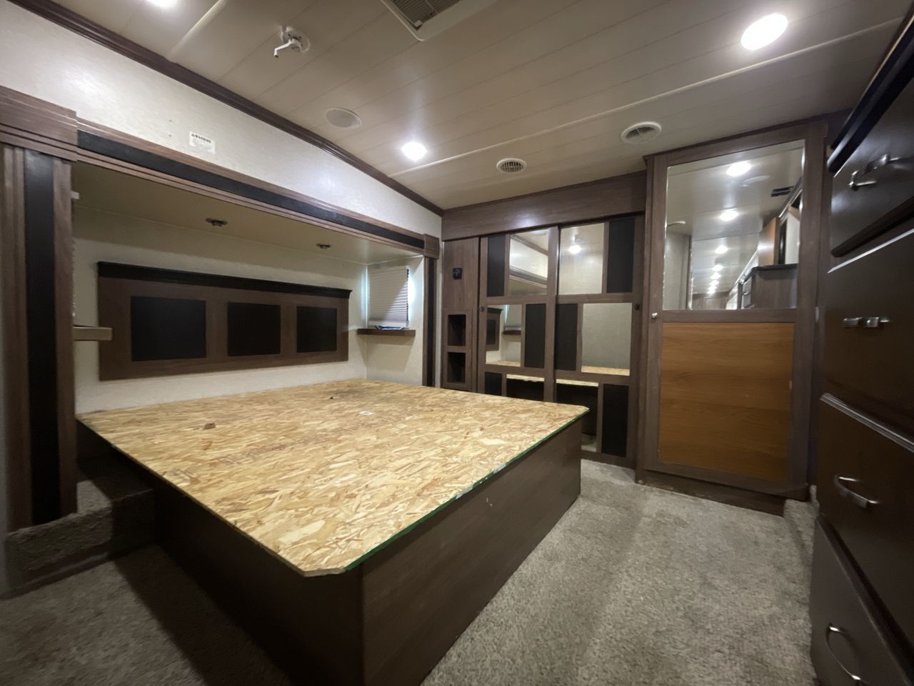 2016 HEARTLAND OAKMONT 390MBL