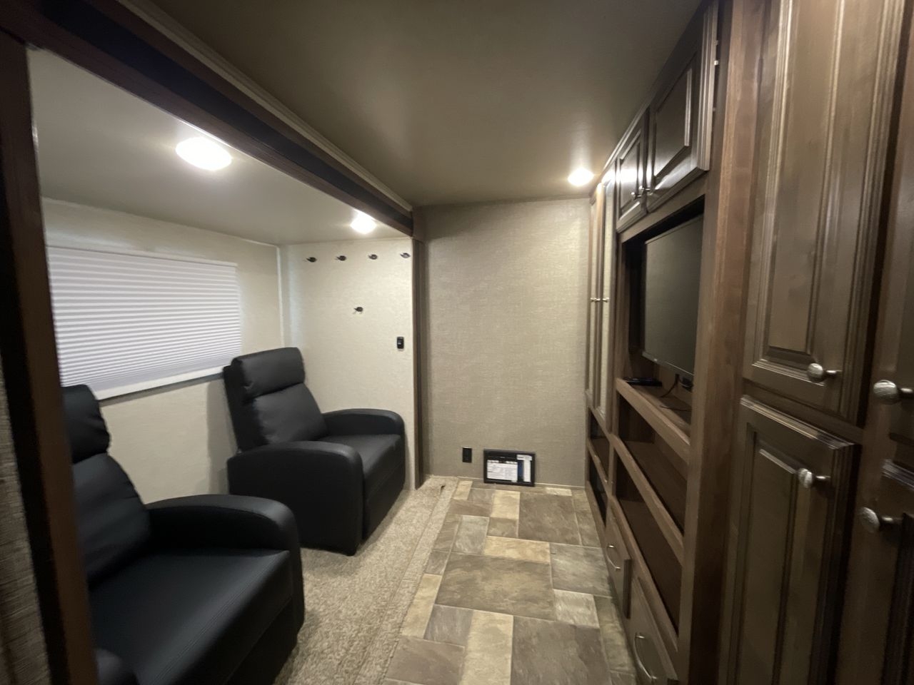 2016 HEARTLAND OAKMONT 390MBL
