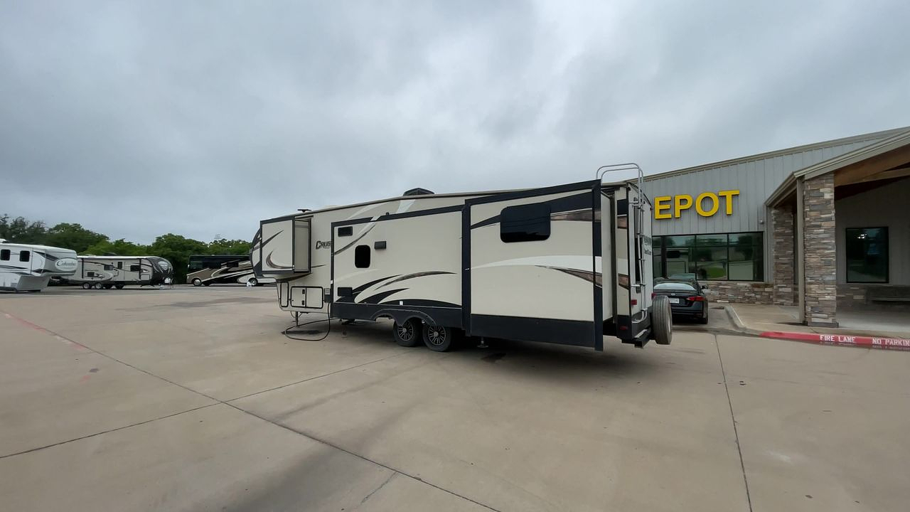 2018 CRUSADER 337QBH
