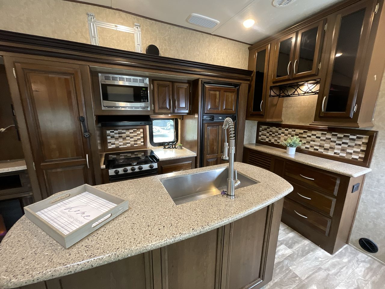 2018 CRUSADER 337QBH