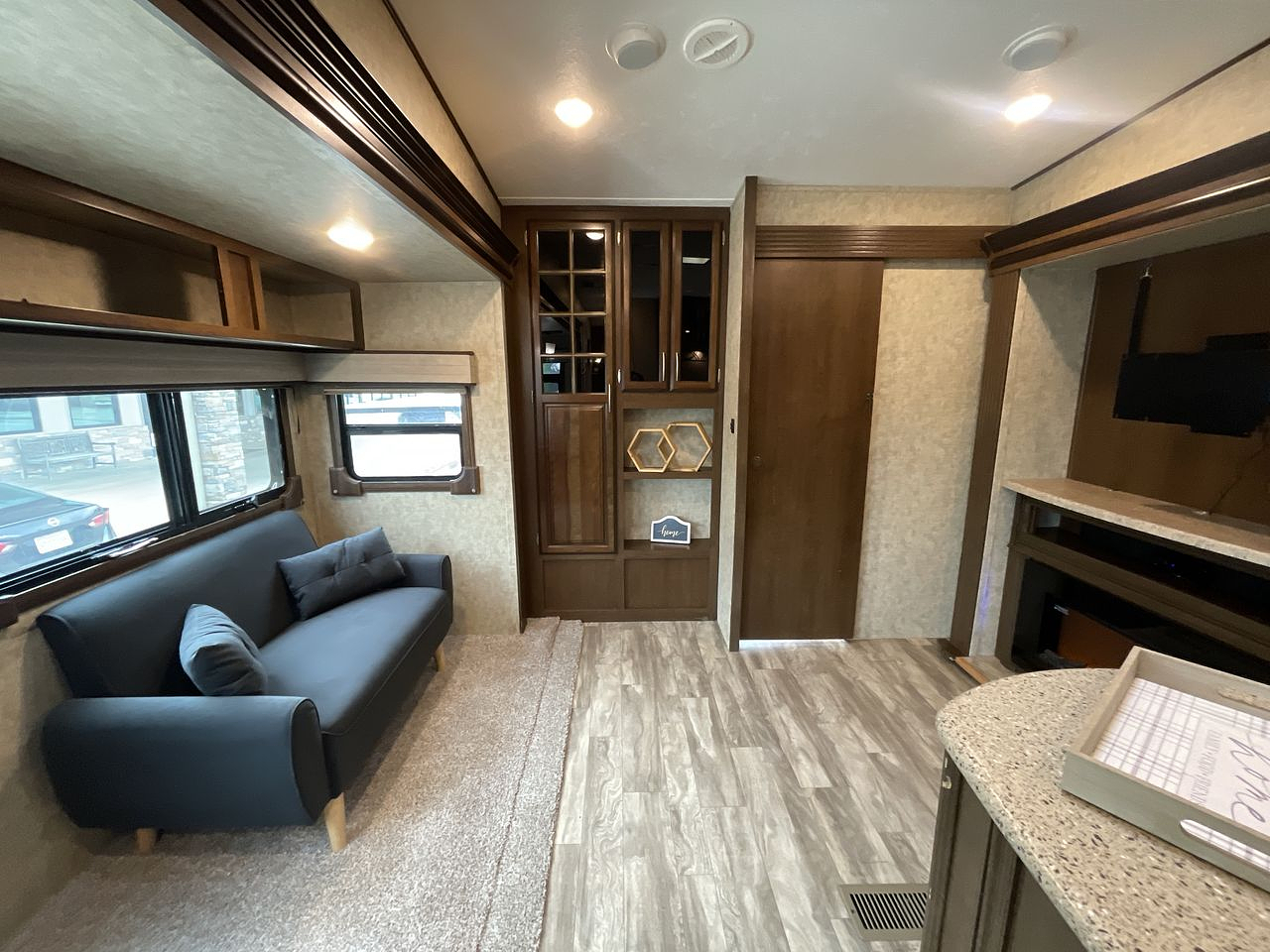 2018 CRUSADER 337QBH
