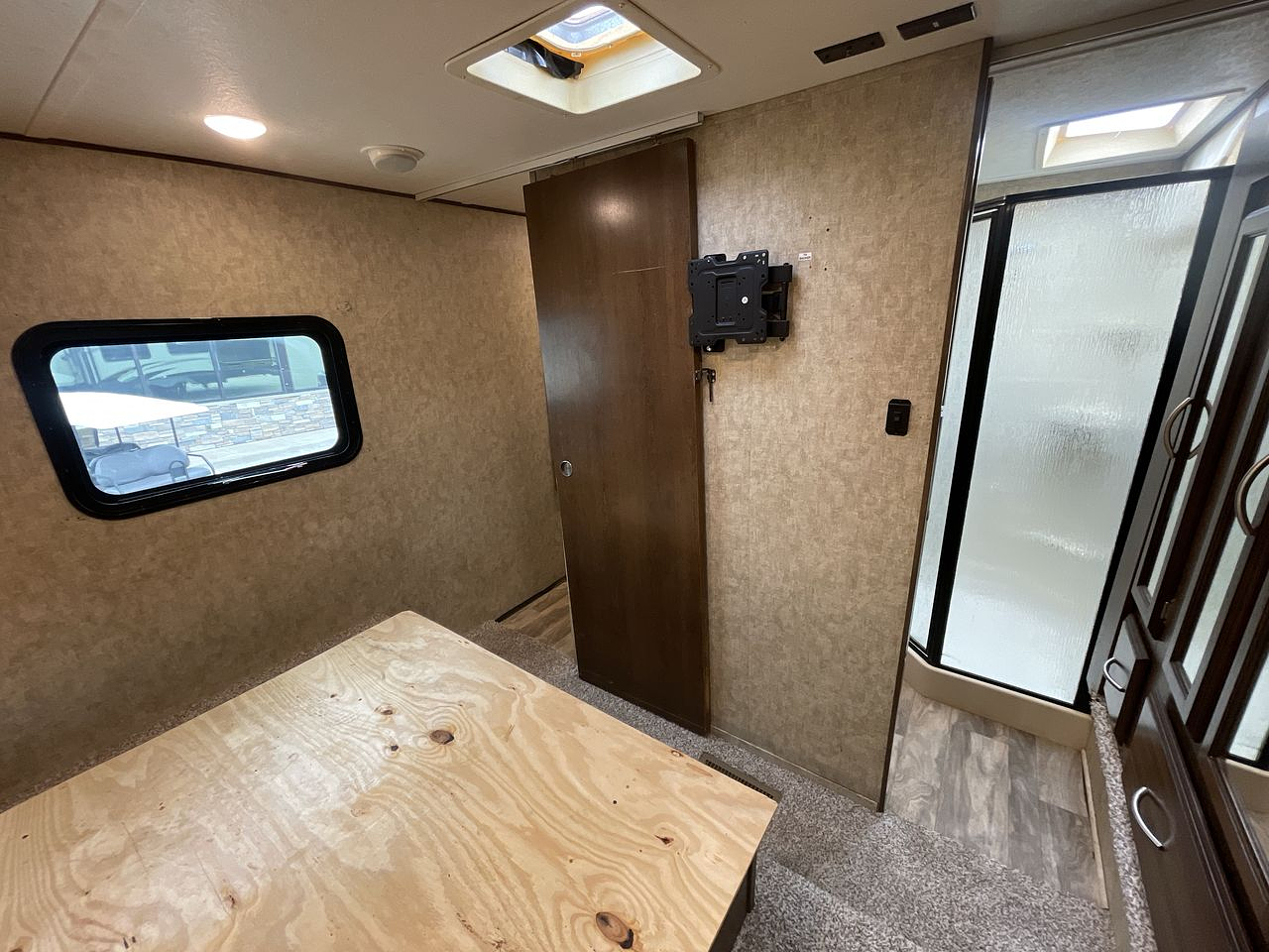 2018 CRUSADER 337QBH