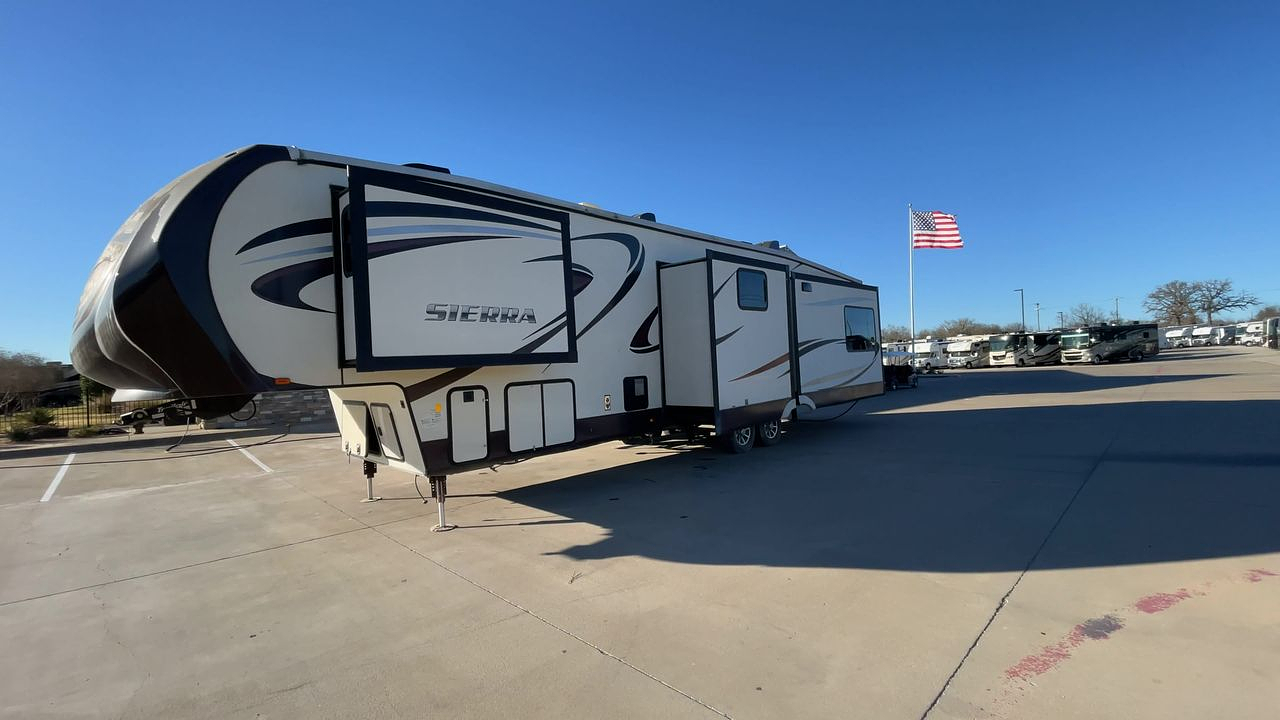 2015 FOREST RIVER SIERRA 371REBH