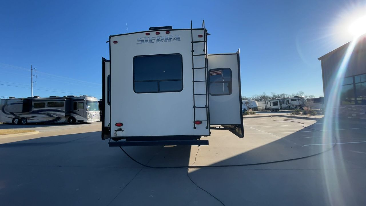 2015 FOREST RIVER SIERRA 371REBH