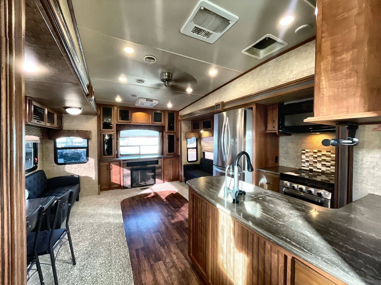2015 FOREST RIVER SIERRA 371REBH