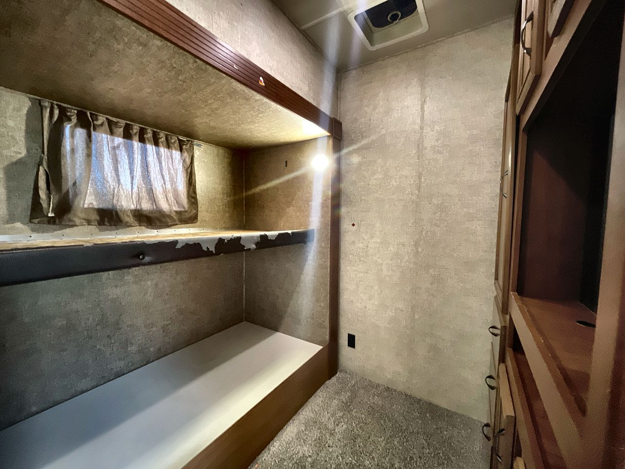 2015 FOREST RIVER SIERRA 371REBH