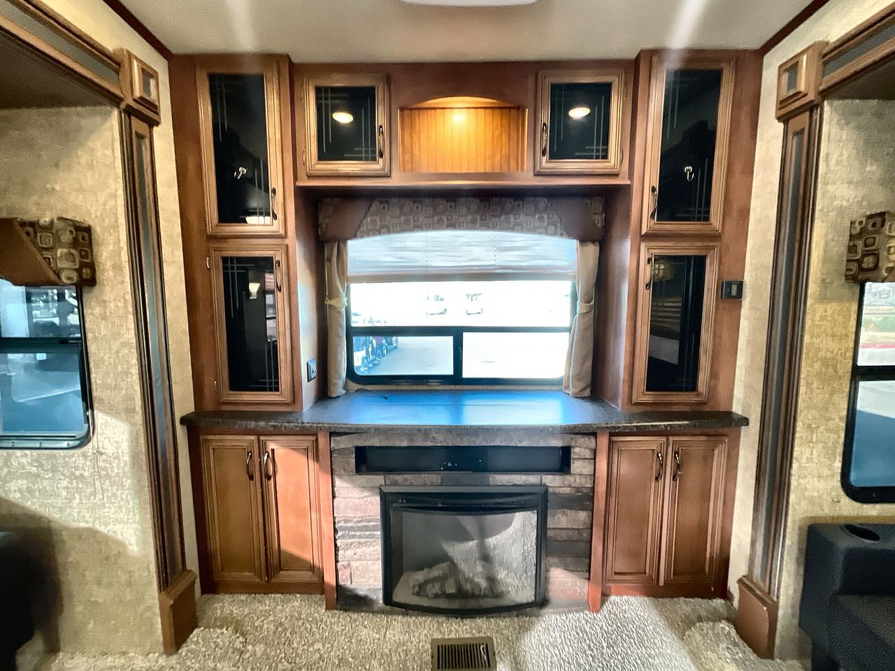 2015 FOREST RIVER SIERRA 371REBH