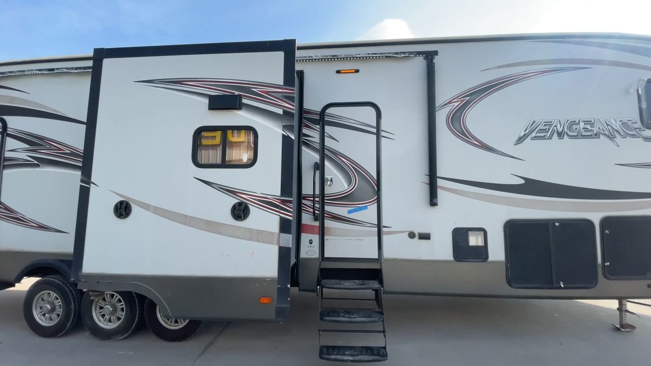 2017 FOREST RIVER VENGEANCE 394V13