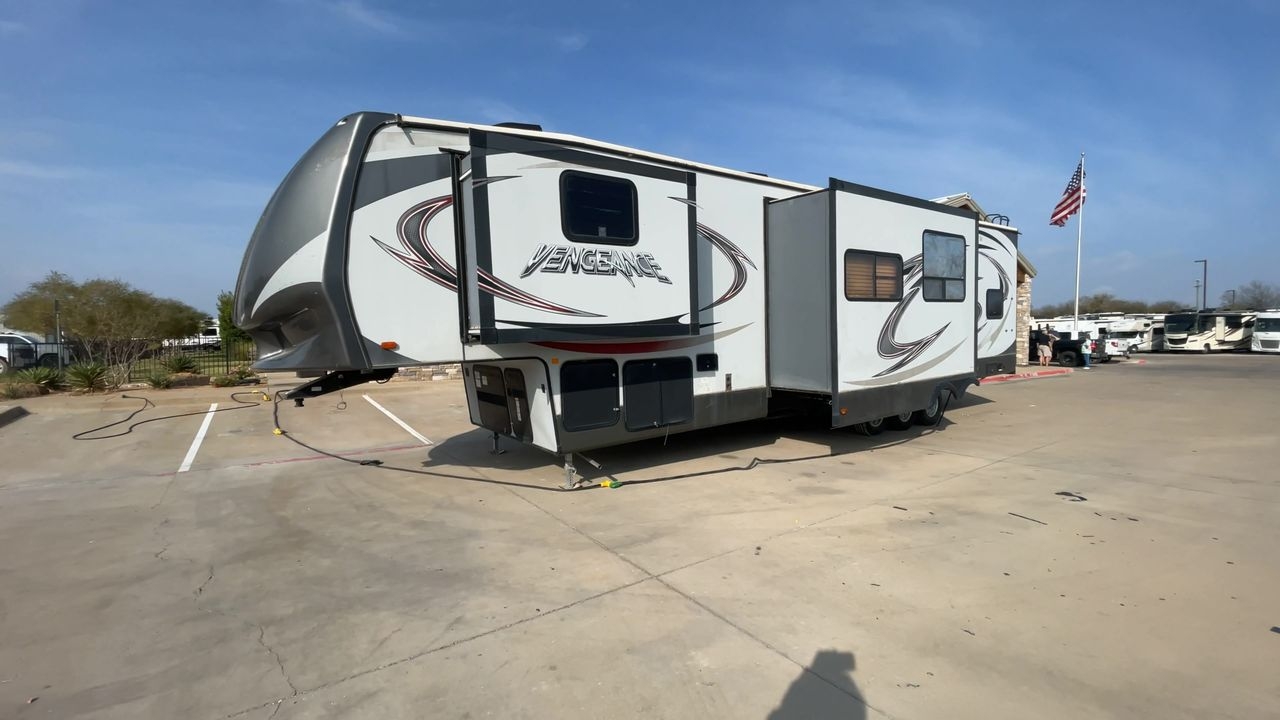 2017 FOREST RIVER VENGEANCE 394V13