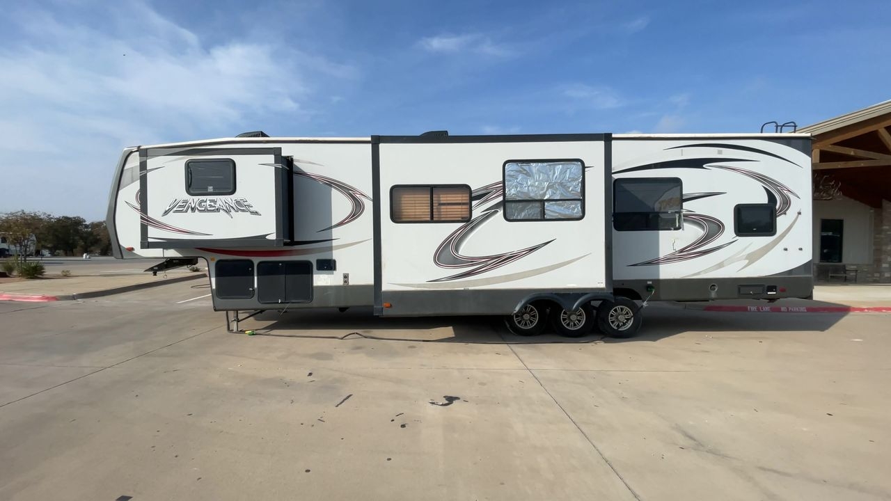 2017 FOREST RIVER VENGEANCE 394V13