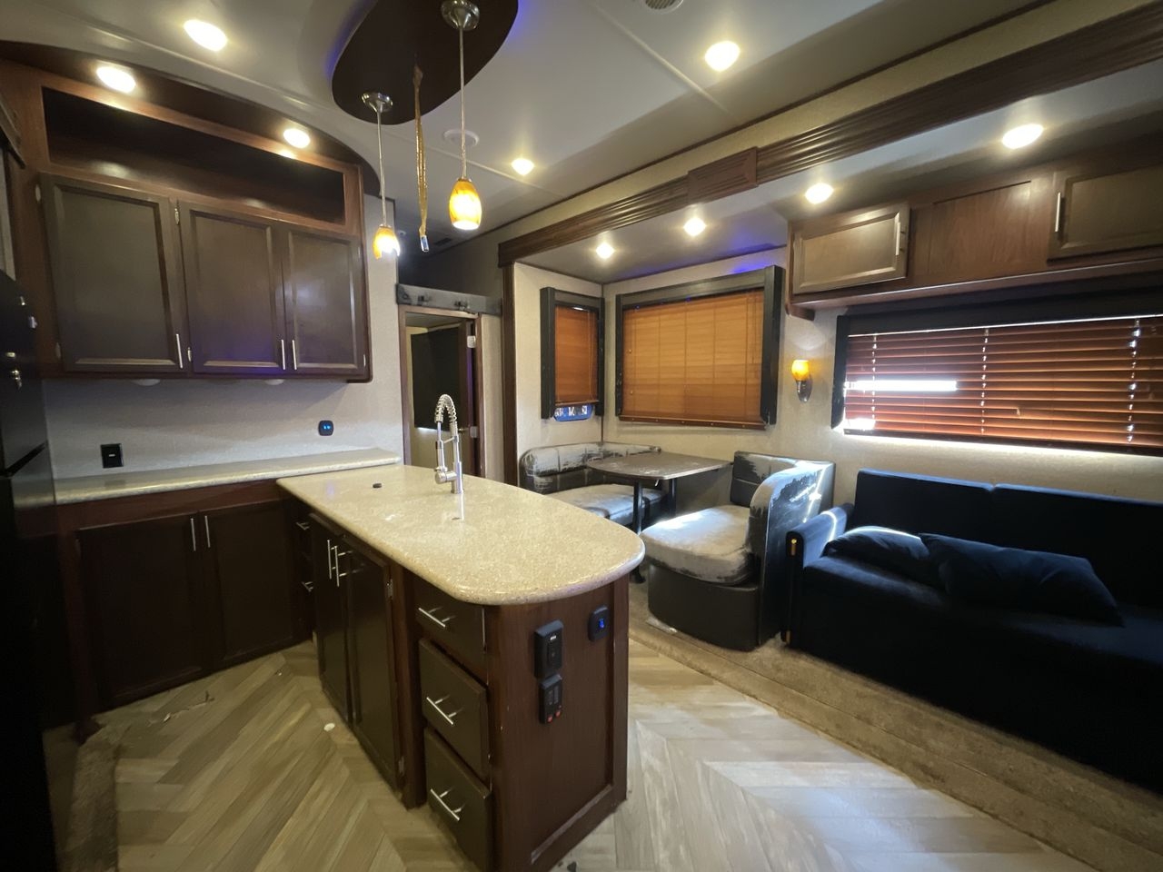 2017 FOREST RIVER VENGEANCE 394V13