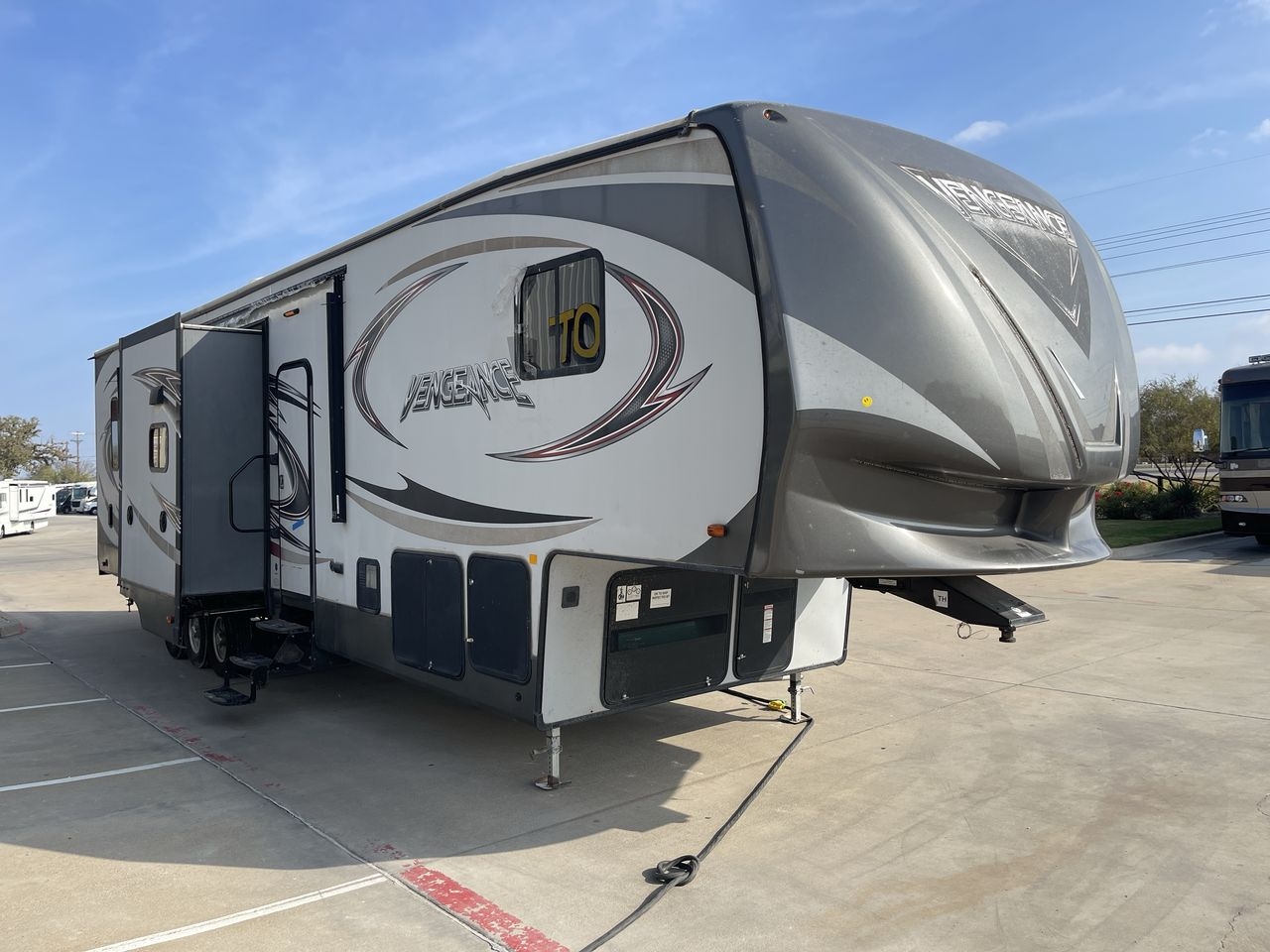 2017 FOREST RIVER VENGEANCE 394V13