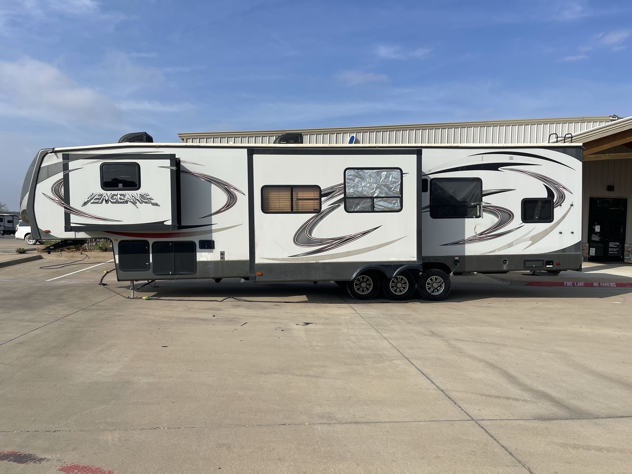 2017 FOREST RIVER VENGEANCE 394V13