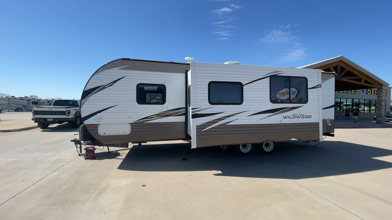 2018 FOREST RIVER WILDWOOD 28DBUD