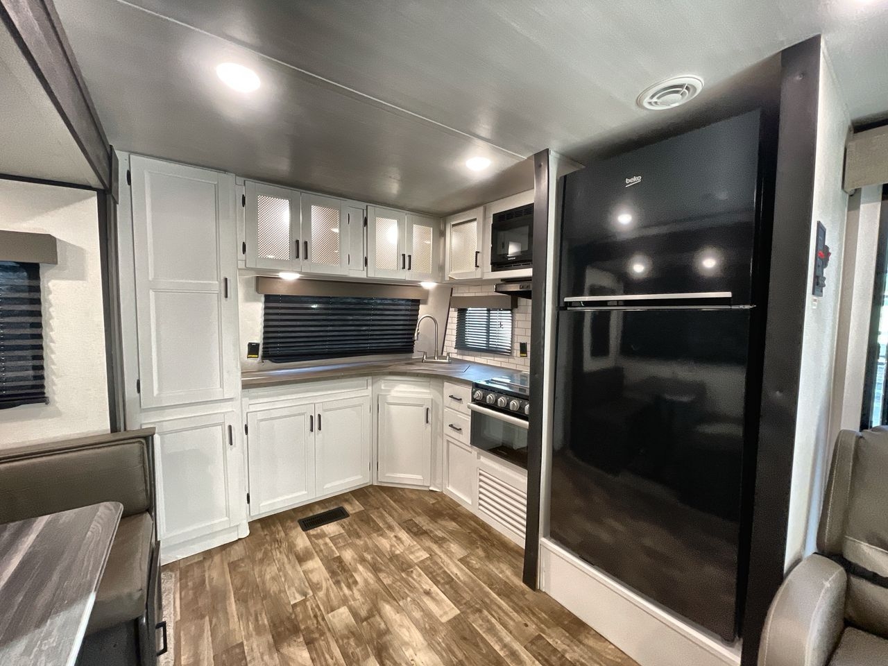 2023 KEYSTONE HIDEOUT 38FKTS